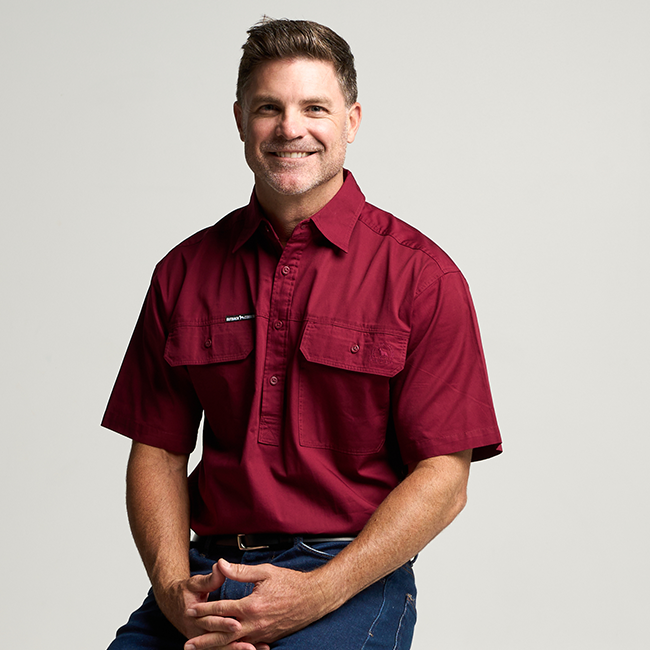 KILCOY | Mens Half Button Short Sleeve Work Shirt - Burgundy